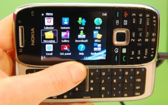 Nokia E75 börjar levereras
