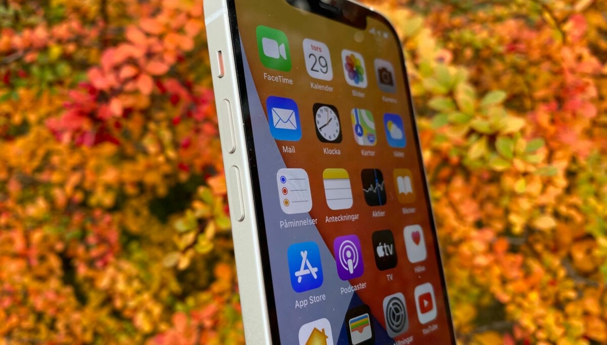 Apple promises iPhone update that reduces radiation