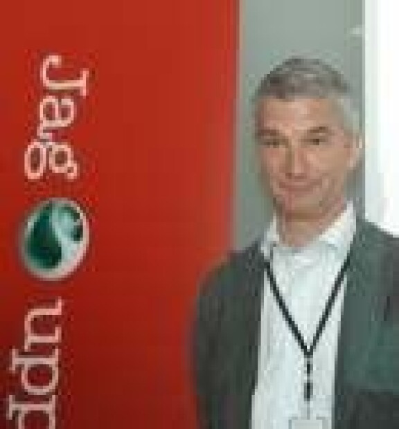 Metallmobiler från Sony Ericsson på presskonferens