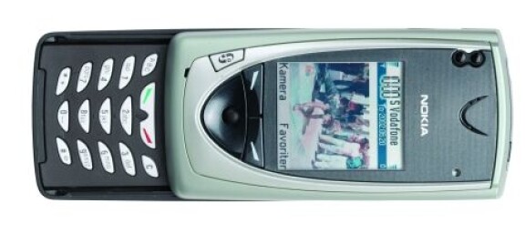 2001: Sony Ericsson föds