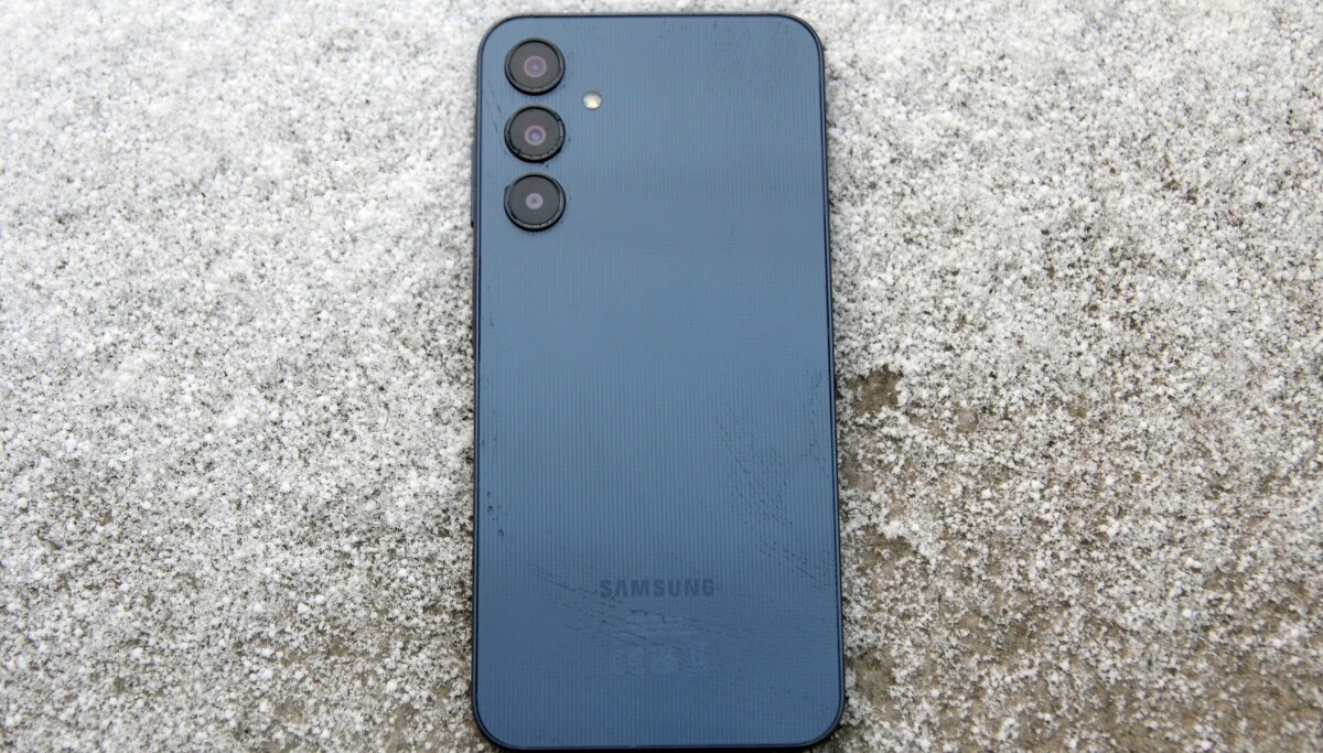 Samsung Galaxy A25 – Il telefono economico che economico non è