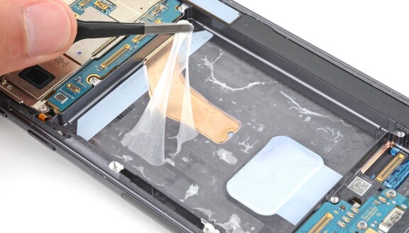 Ifixit anklagar Samsung för att försvåra reparationer