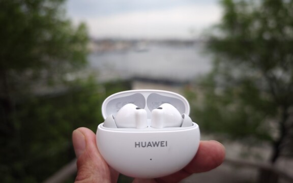 Test Huawei Freebuds 6i: Prisvärda och proffsiga