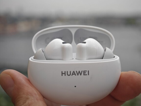 Test Huawei Freebuds 6i: Prisvärda och proffsiga