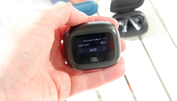 Test: JBL Live Beam 3, Live Buds 3, Live Flex 3 – Med smart etui och valfritt format