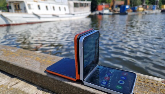 Vikbara mobiler inte längre lika heta – vikande försäljning för första gången