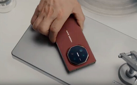 Huawei visar upp sin dubbelvikta Mate XT