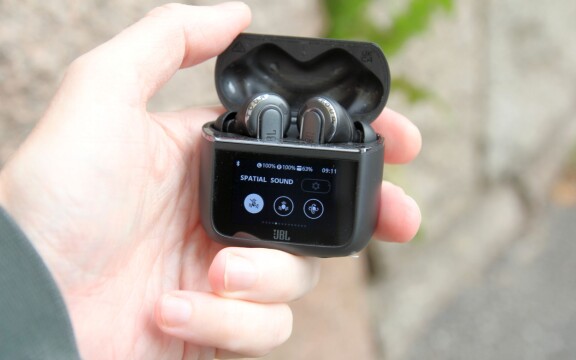 Test: JBL Tour Pro 3 – Lyxheadset späckat med funktioner