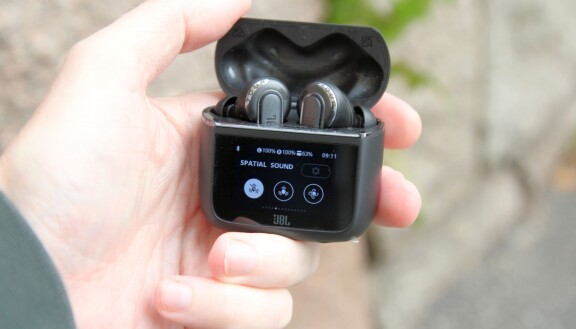 Test: JBL Tour Pro 3 – Lyxheadset späckat med funktioner
