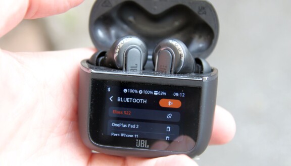 Test: JBL Tour Pro 3 – Lyxheadset späckat med funktioner