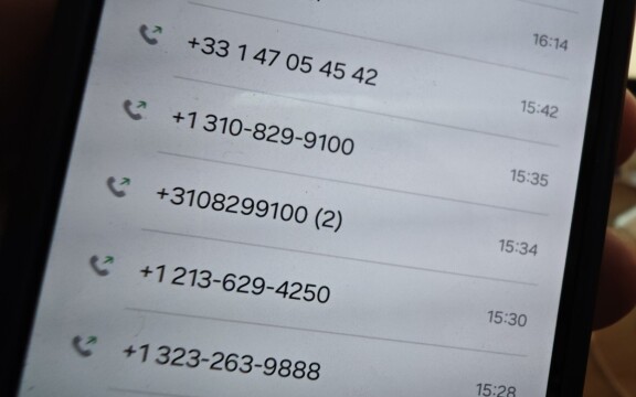 Tips: Samtalsassistans – direktöversättning av telefonsamtal till svenska i din Galaxy