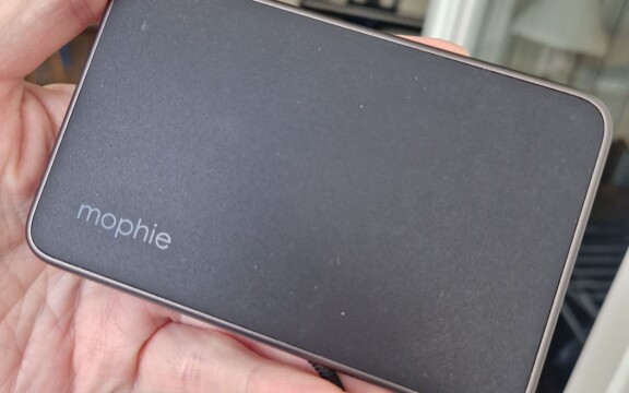 Test: Mophie Powerstation Plus Mini – Snabb powerbank med inbyggd sladd