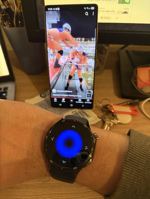Bläddra mobilvideos på distans. Oklart varför.