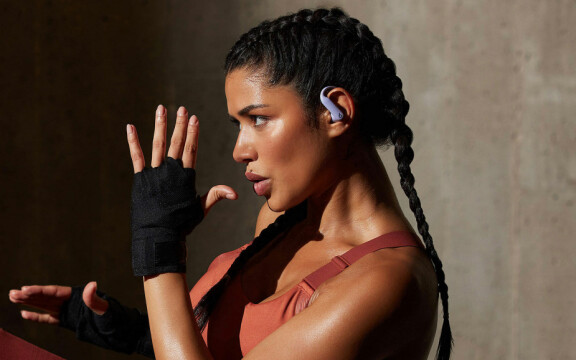 Apple lanserar Powerbeats Pro 2 – hörlurarna mäter pulsen i örat