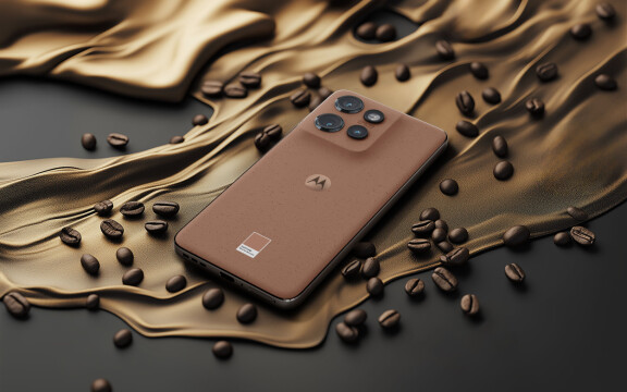 Tävling: Vinn en mobiltelefon – Motorola Edge 50 Neo i årets färg