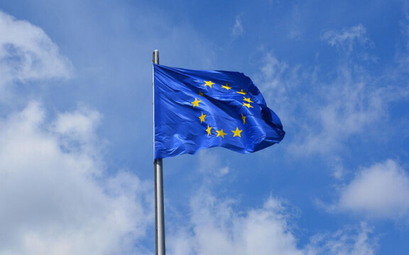 Meta och Apple får miljardböter