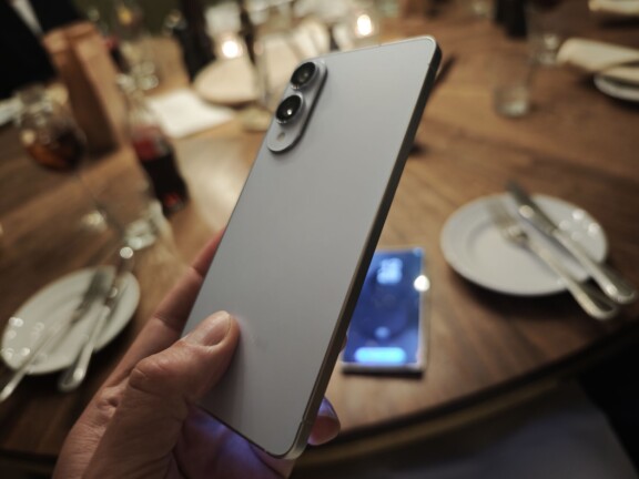 Galaxy S25 Edge lanserad: Första intrycket av Samsungs tunnaste