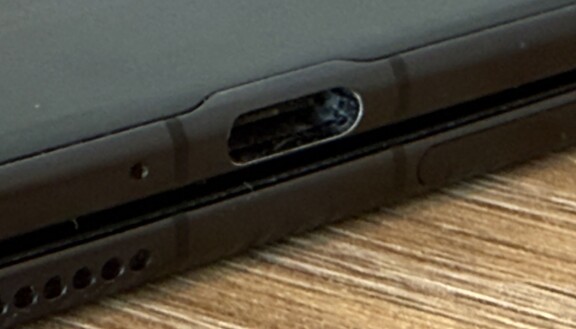 Speciallösnng för att usb-c-porten ens ska få plats