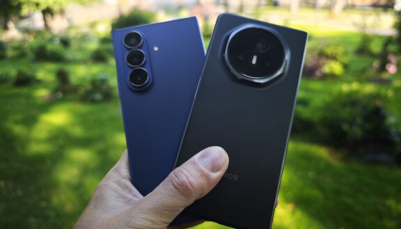 Duell i tunnaste vikbara: Samsung Galaxy Z Fold 7 mot Honor Magic V3