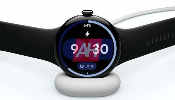 Google Pixel Watch 4 på laddning