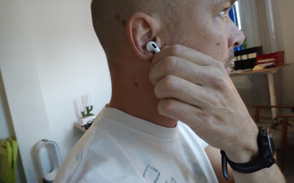 Mute i videomötet - slå av eller på ljud direkt i Airpods