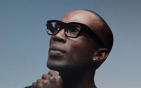 Meta presenterar glasögon med inbyggd skärm