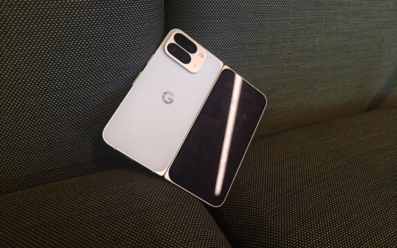 Test: Google Pixel 10 Pro Fold – Vikbar, tung och tålig