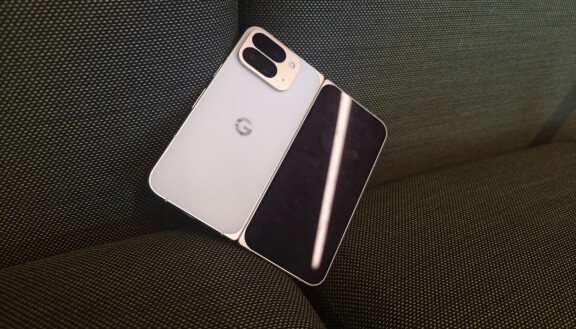 Test: Google Pixel 10 Pro Fold – Vikbar, tung och tålig