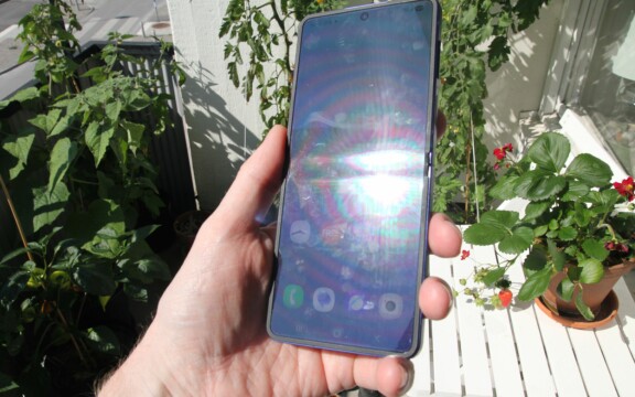 Så skiljer sig vikbara mobilskärmar från vanliga skärmar