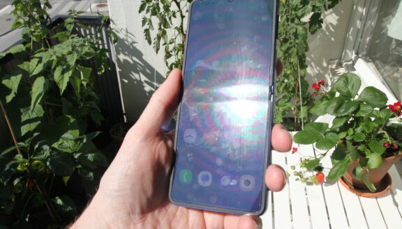 Så skiljer sig vikbara mobilskärmar från vanliga skärmar