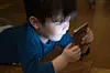 Barn bör vänta med smart telefon till 13