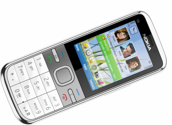 Nokia C5 - med facebook och gps
