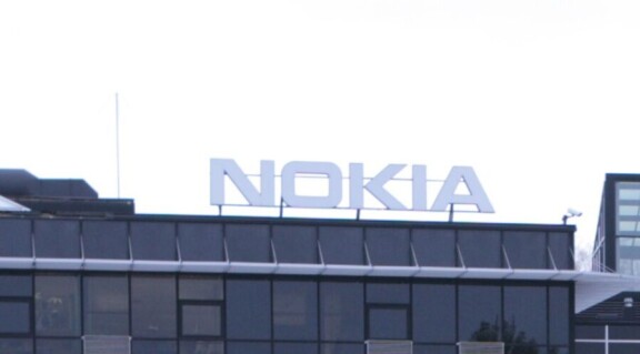 Nokia köper Motorola-division