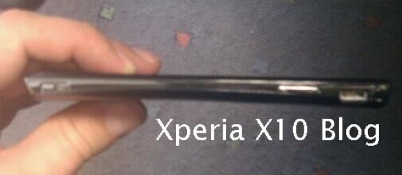 Xperia X12 på bild på webben