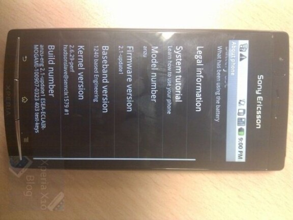 Xperia X12 på bild på webben