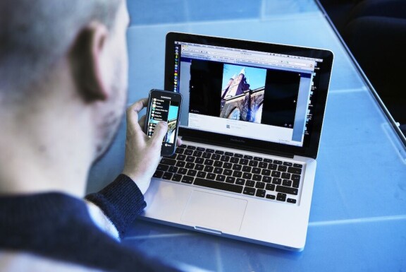 Delad glädje med foton på webben
