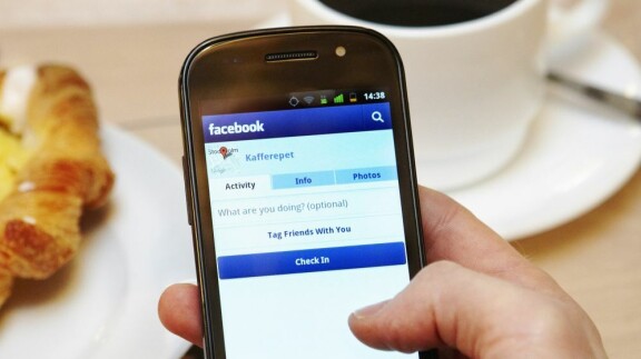 Facebook skrotar check-in i mobilen