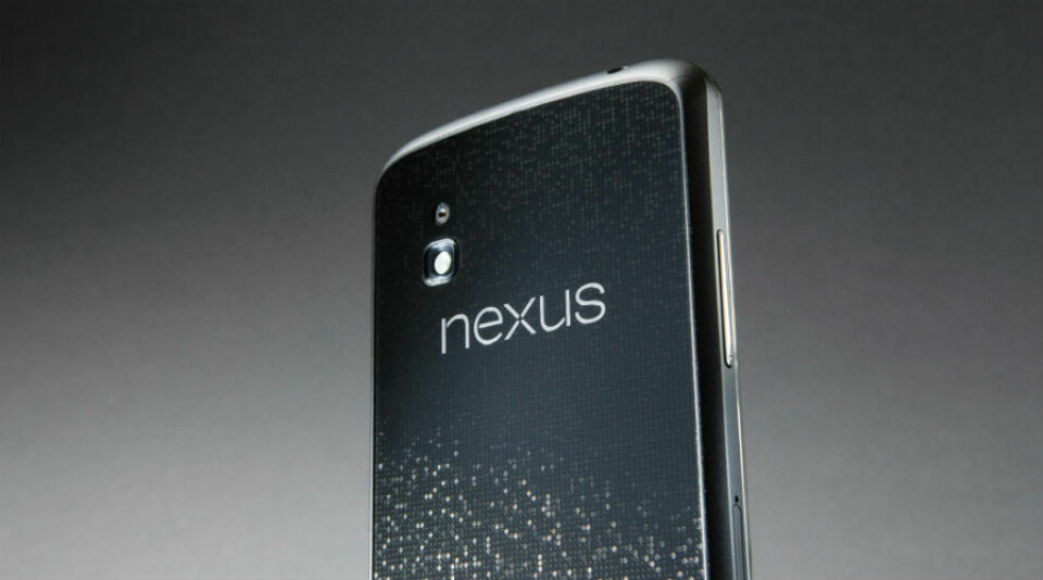 På baksidan av Nexus 4 hittar vi en 8-megapixelskamera.