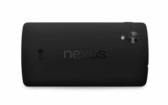 På telefonens baksida hittar vi en tydlig Nexus-märkning.