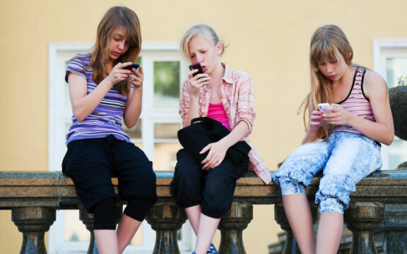 Sverige utreder åldersgräns för sociala medier