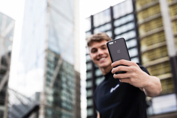 OnePlus 5 skakar om marknaden med den snabbast säljande mobiltelefonen hittills