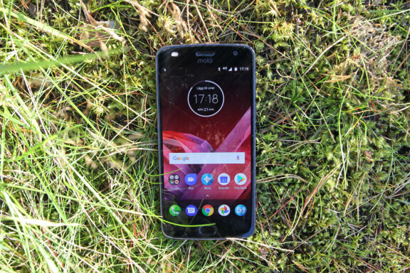 Moto Z2 Play testad