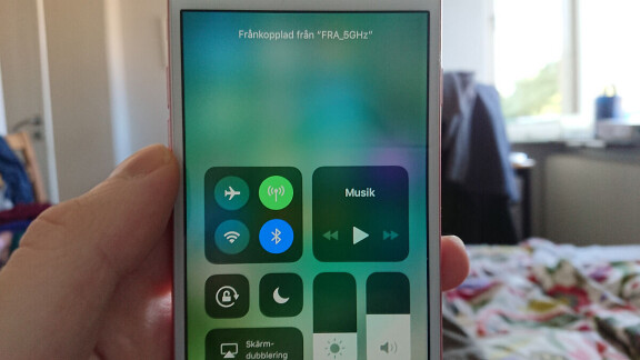 Ios 11 kontrollcenter stänger inte av Bluetooth och wifi