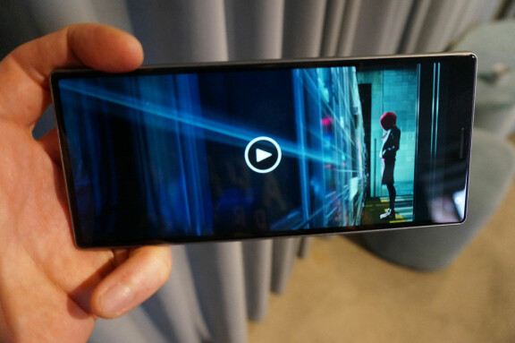 Sony Xperia 10 Plus har skärm i 21:9-format, liksom systermodellerna.