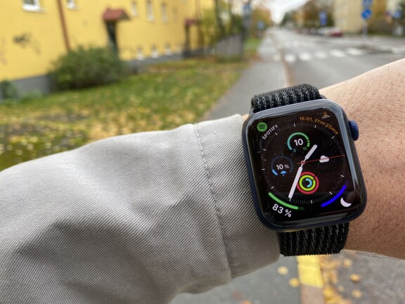 Kommande Apple Watch kan få kamera under skärmen