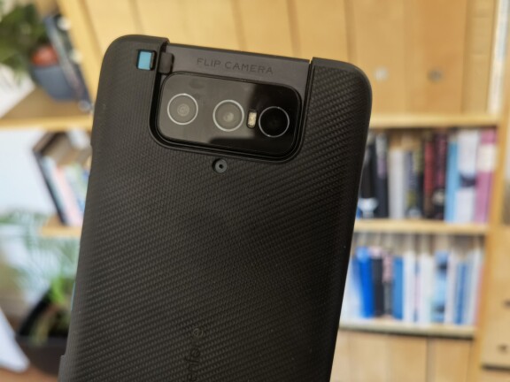 Test: Asus Zenfone 8 Flip – Tar sin egen väg