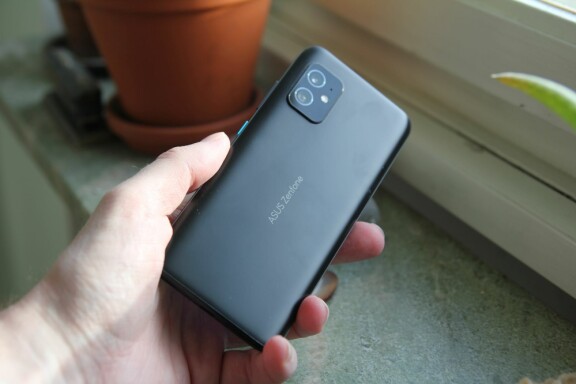 Test: Asus Zenfone 8 – Kompakt och riktigt vass
