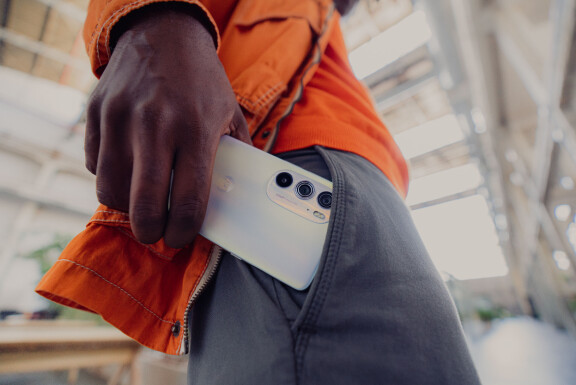 Smarta Motorola edge 30 pro imponerar med blixtsnabba hastigheter