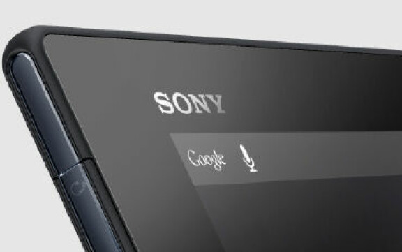 Vinnaren: Sony Xperia Tablet Z Poängmässigt hamnar Sony Xperia Tablet Z och Ipad Air sammantaget på nästan samma nivå här, men Sonys surfplatta tar ändå hem första­platsen på målsnöret. Prislappen är en stor anledning till det, för även om Ipad har bättre skärm, och rent allmänt också bättre prestanda, så gör de nästan 4 000 kronor som skiljer plattorna åt att Sony Xperia Tablet Z helt enkelt ger en bättre användarupplevelse för pengarna. Designmässigt är Sonys platta en väldigt läcker enhet och tåligheten mot damm och fukt bidrar också till att Sony Xperia Tablet Z tar hem förstaplatsen i testen. Kameran på enheten lämnar som för samtliga kameror på de surfplattor som testats en del att önska, men tillhör bland annat tack vare de många funktionerna i kamera-appen ändå de mindre dåliga kamerorna i testen.