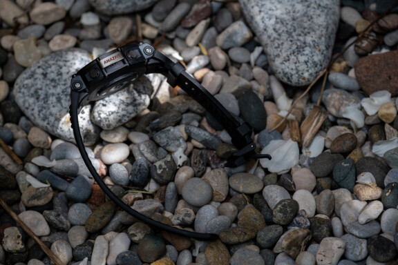 Amazfit T-Rex 2 har en 'tuff' design både vad gäller klockan och armbandet. Det hade varit fint med ett snabbspänne och 22mm band som enkelt går att byta.